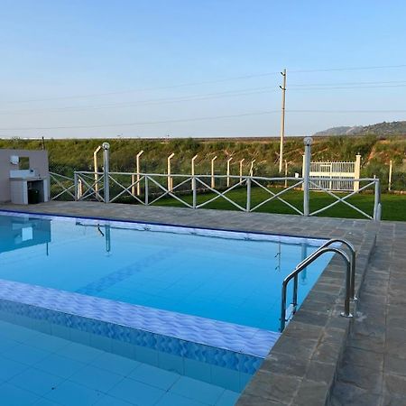 1 Bedroom Fully Furnished Luxurious Apartment Voi Town Buitenkant foto