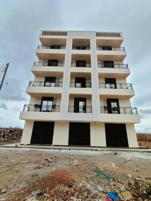 1 Bedroom Fully Furnished Luxurious Apartment Voi Town Buitenkant foto